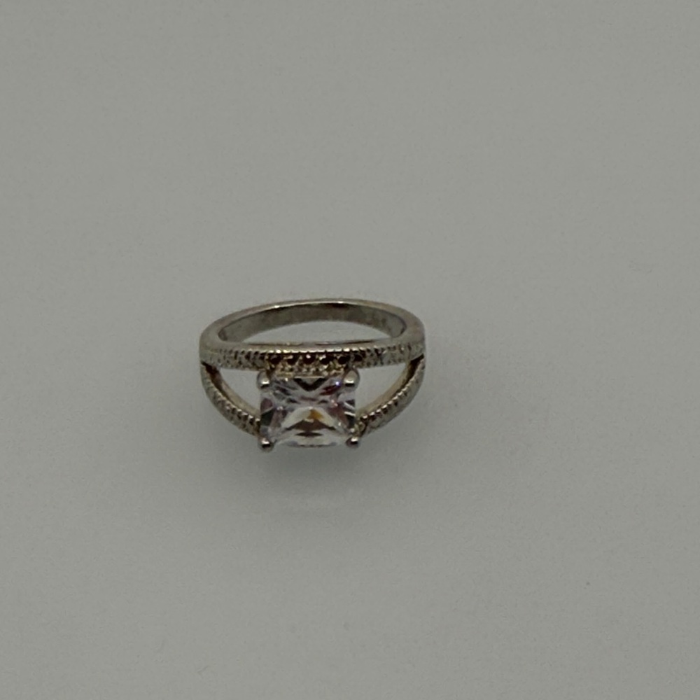 Swarovski Crystsal Silver Women's Ring with Clear Stone - Picture 4 of 6